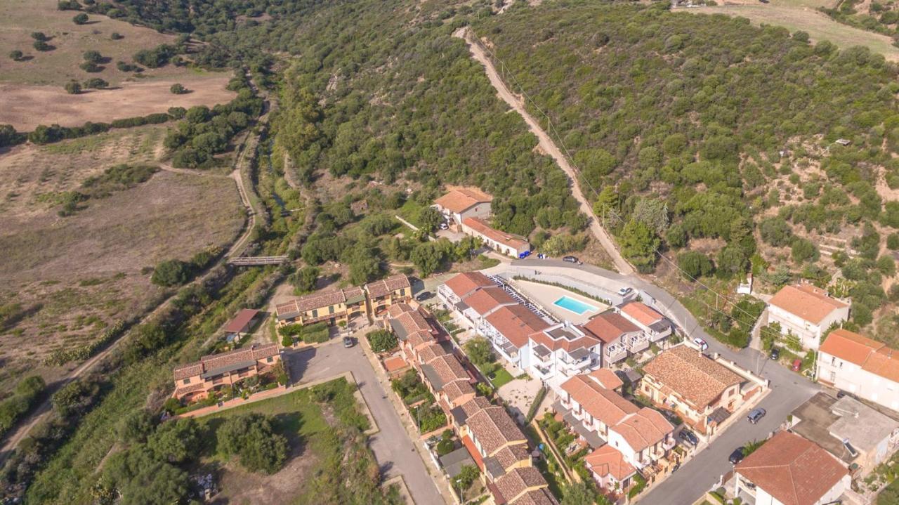 Appartamento Luigi Climatizzato Con Veranda Viddalba Bagian luar foto