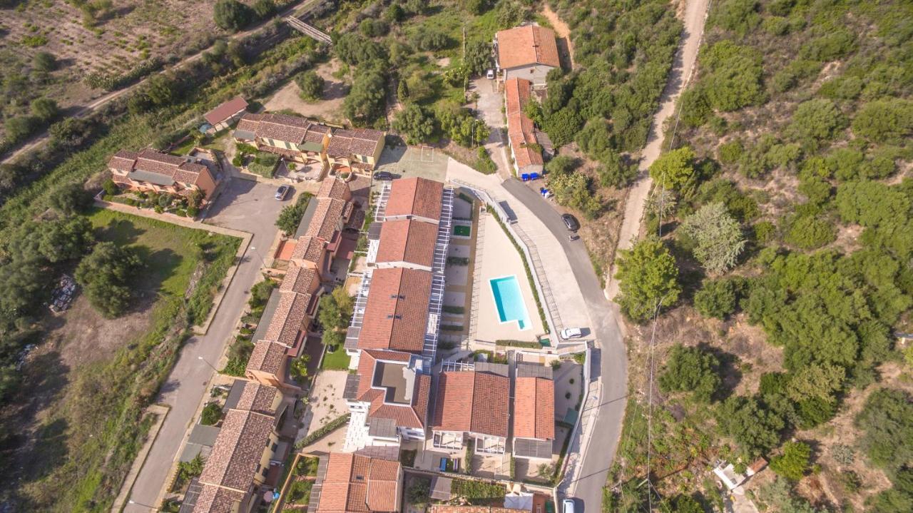 Appartamento Luigi Climatizzato Con Veranda Viddalba Bagian luar foto